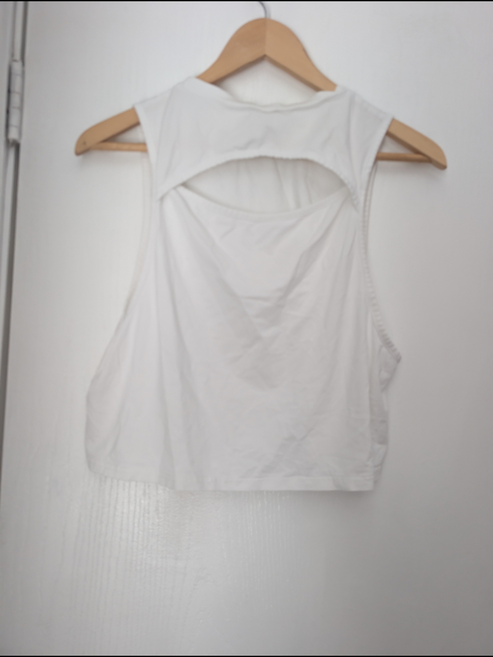 Ulu White Cropped Muscle Tank - Sleeveless Crew Neck - Picture 2 of 3